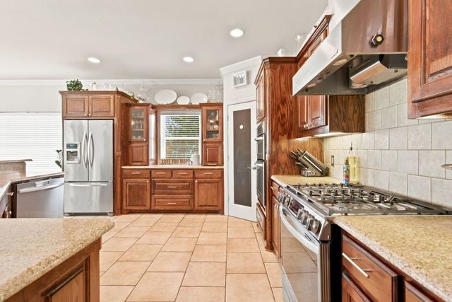 325 Driftwood Court, Azle, TX 76020