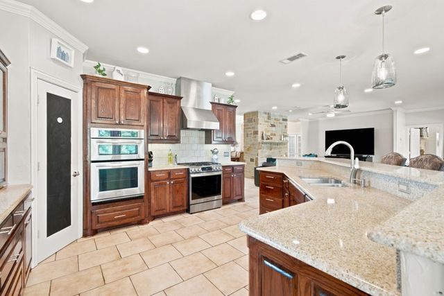 325 Driftwood Court, Azle, TX 76020