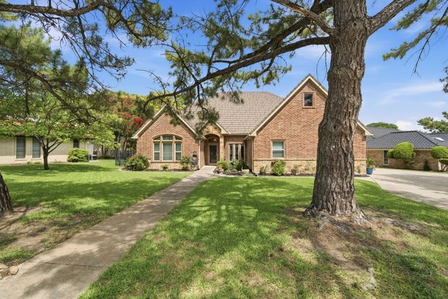 325 Driftwood Court, Azle, TX 76020