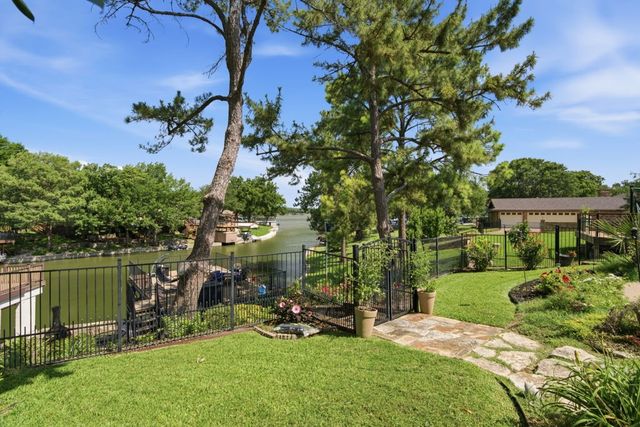 325 Driftwood Court, Azle, TX 76020