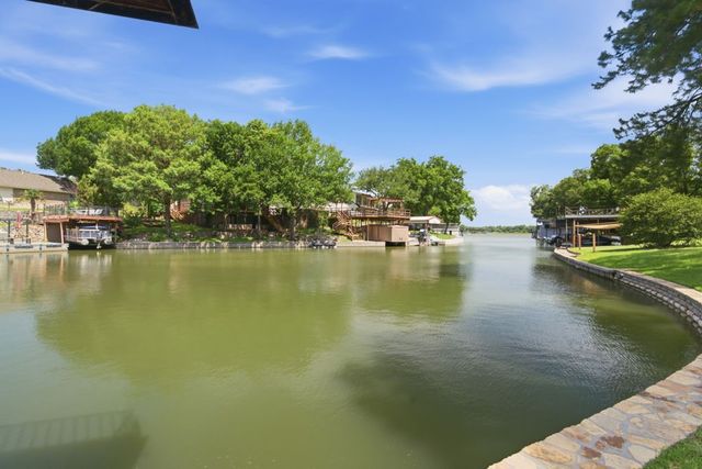 325 Driftwood Court, Azle, TX 76020