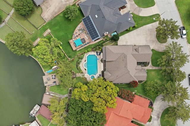 325 Driftwood Court, Azle, TX 76020