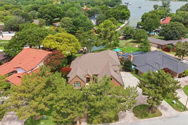 325 Driftwood Court, Azle, TX 76020