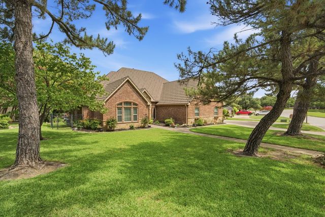 325 Driftwood Court, Azle, TX 76020