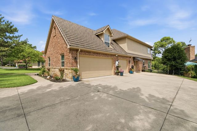325 Driftwood Court, Azle, TX 76020