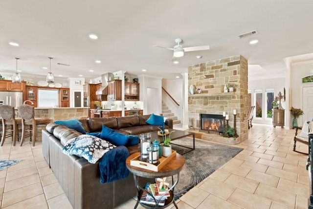 325 Driftwood Court, Azle, TX 76020