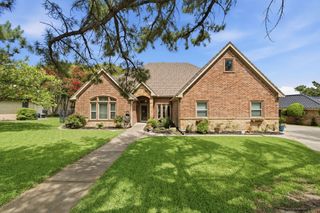 325 Driftwood Court, Azle, TX 76020