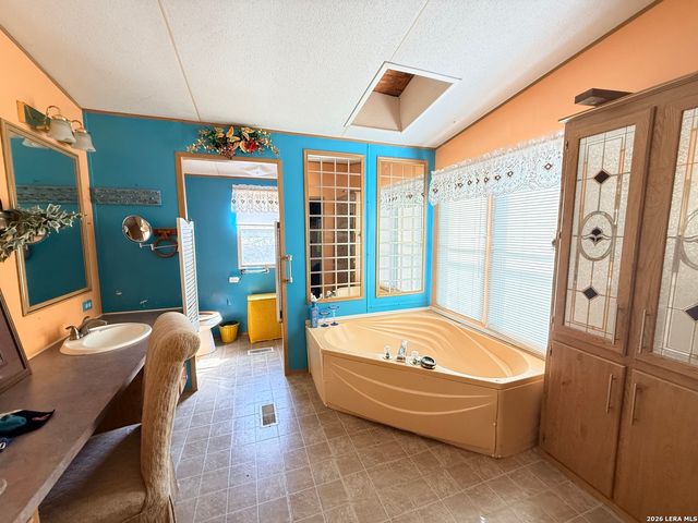 22906 skila, Elmendorf, TX 78112