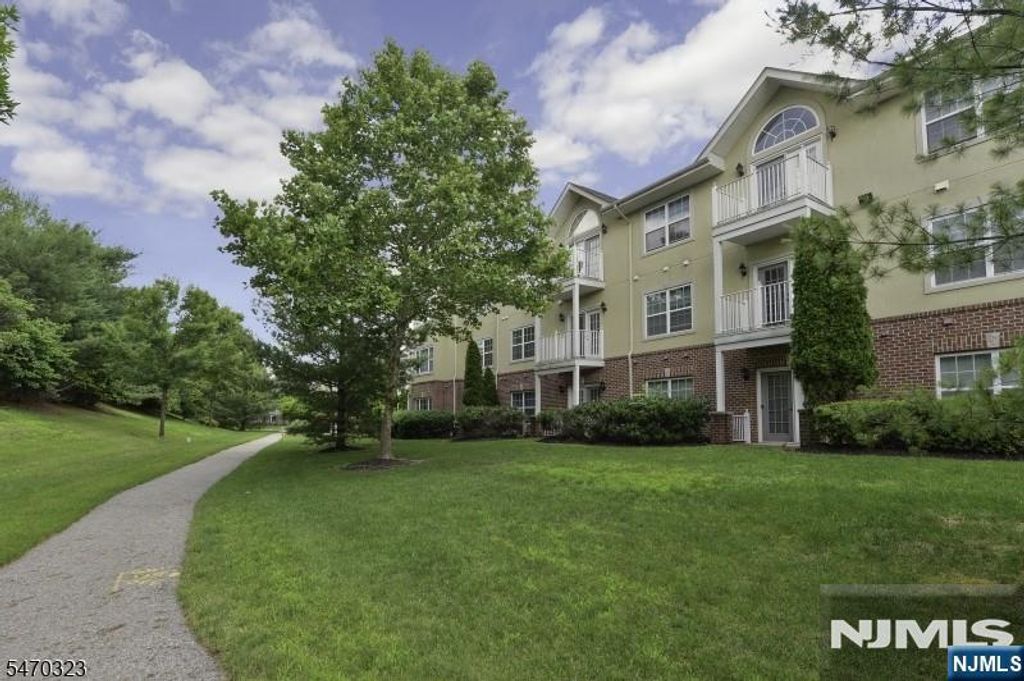 121 Courter Road 062, Franklin Lakes, NJ 07417