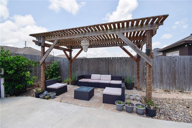 1601 Sea Oak Dr, Corpus Christi, TX 78418
