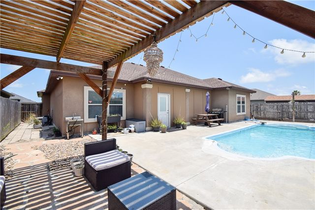 1601 Sea Oak Dr, Corpus Christi, TX 78418