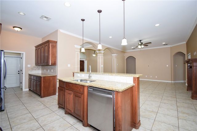1601 Sea Oak Dr, Corpus Christi, TX 78418