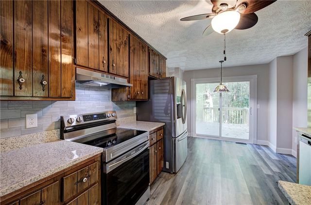 1032 Summer Place NW, Acworth, GA 30102