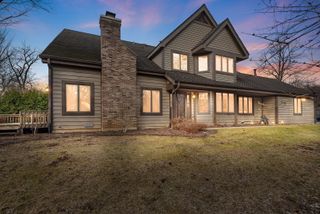 2012 Forest Creek Lane 2012, Libertyville, IL 60048