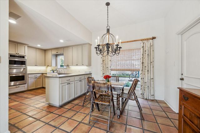 230 Gessner Road, Houston, TX 77024