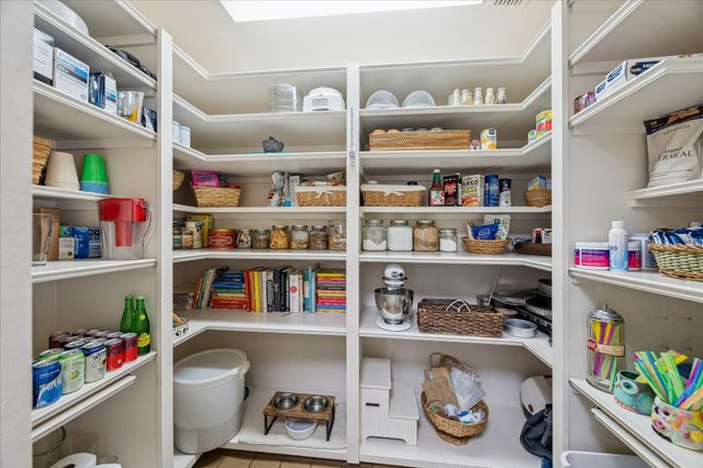 230 Gessner Road, Houston, TX 77024