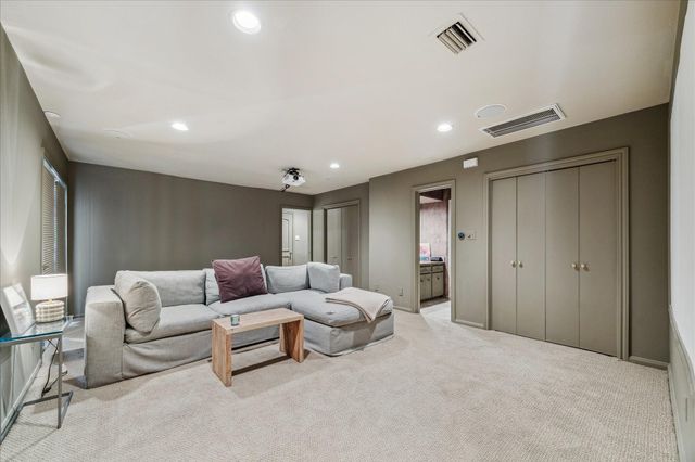 230 Gessner Road, Houston, TX 77024