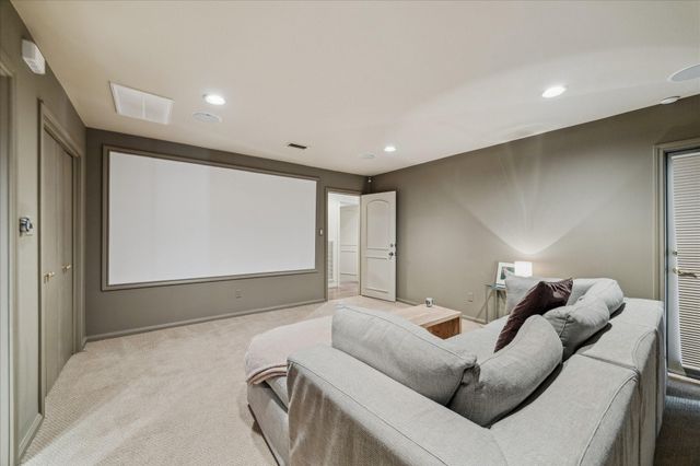 230 Gessner Road, Houston, TX 77024