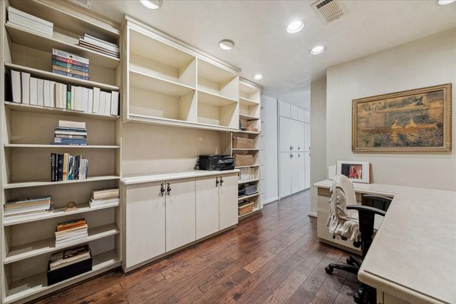 230 Gessner Road, Houston, TX 77024