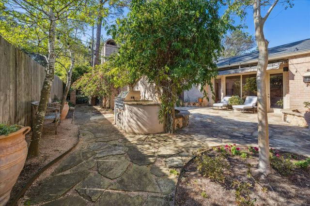 230 Gessner Road, Houston, TX 77024