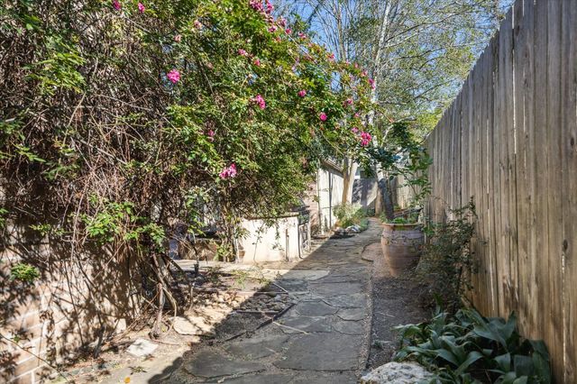 230 Gessner Road, Houston, TX 77024