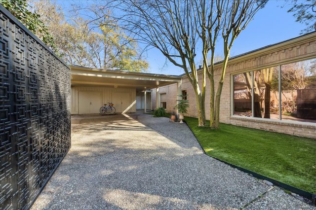 230 Gessner Road, Houston, TX 77024