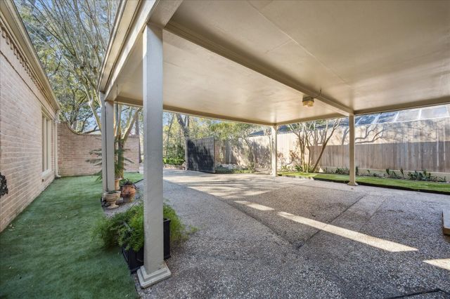 230 Gessner Road, Houston, TX 77024