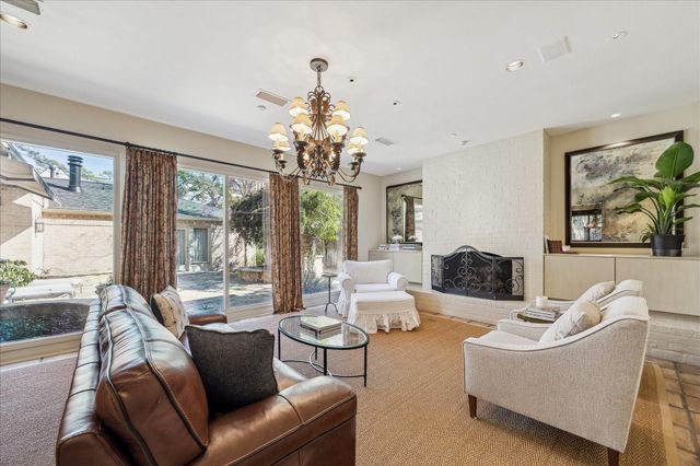 230 Gessner Road, Houston, TX 77024