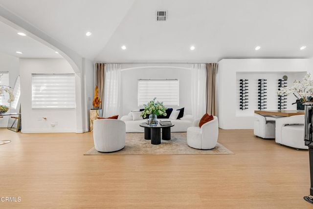 367 S Oak Avenue, Pasadena, CA 91107