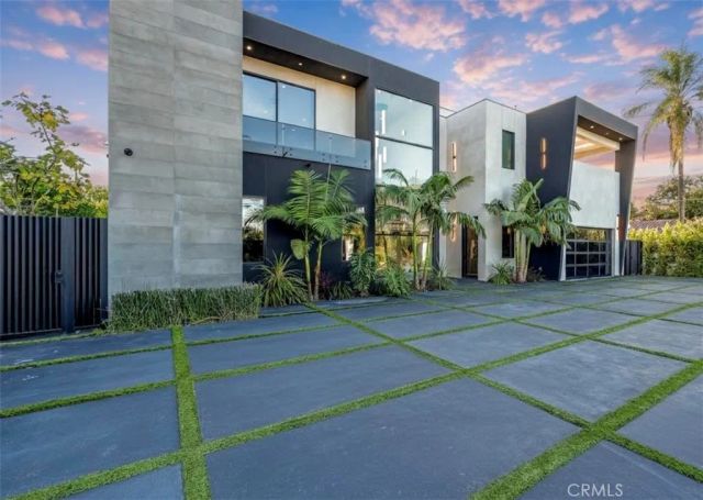 13016 Chandler, Sherman Oaks, CA 91401