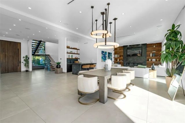 13016 Chandler, Sherman Oaks, CA 91401