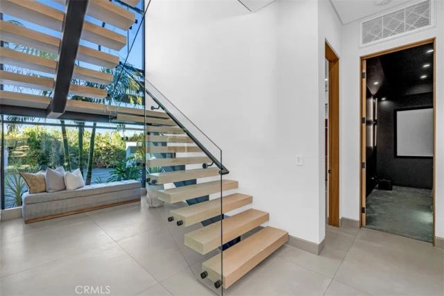 13016 Chandler, Sherman Oaks, CA 91401