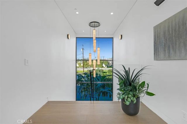 13016 Chandler, Sherman Oaks, CA 91401