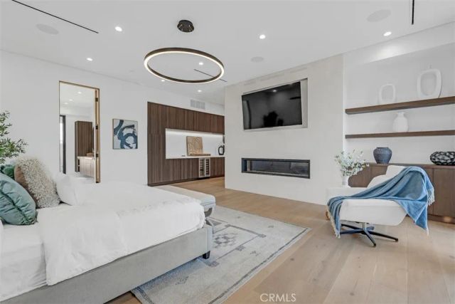 13016 Chandler, Sherman Oaks, CA 91401