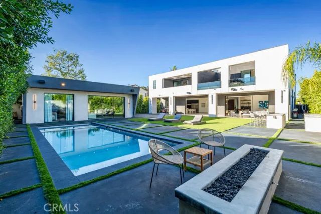 13016 Chandler, Sherman Oaks, CA 91401