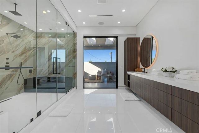 13016 Chandler, Sherman Oaks, CA 91401