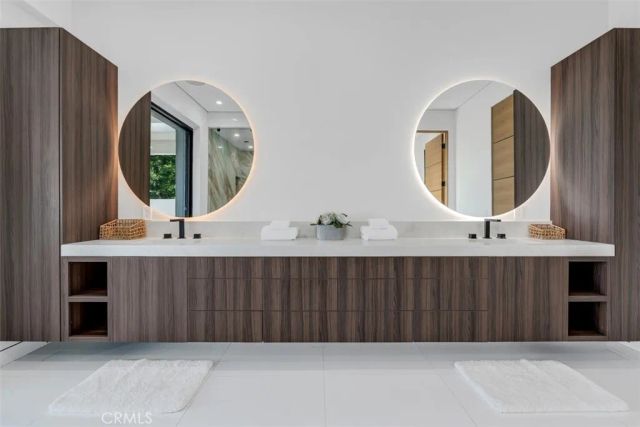 13016 Chandler, Sherman Oaks, CA 91401