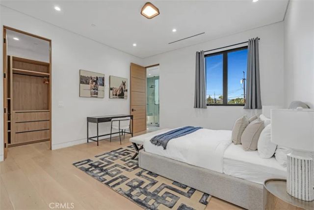 13016 Chandler, Sherman Oaks, CA 91401