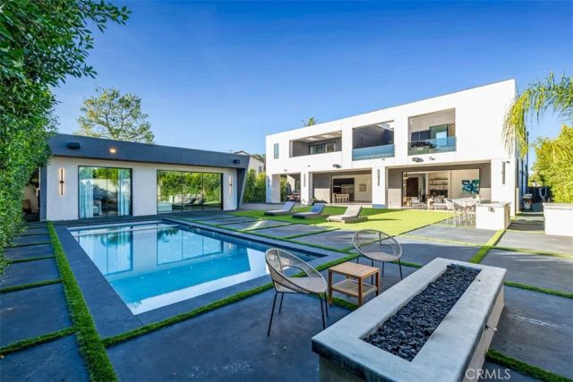 13016 Chandler, Sherman Oaks, CA 91401