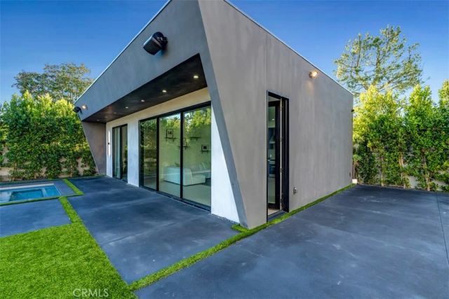 13016 Chandler, Sherman Oaks, CA 91401