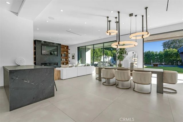 13016 Chandler, Sherman Oaks, CA 91401