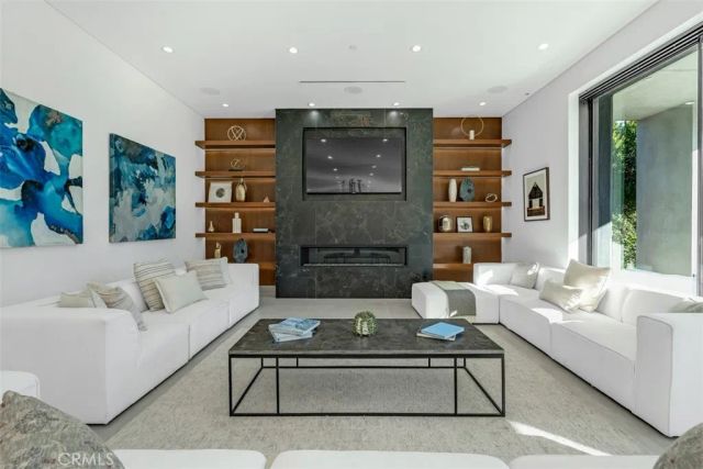 13016 Chandler, Sherman Oaks, CA 91401