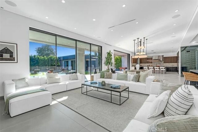 13016 Chandler, Sherman Oaks, CA 91401