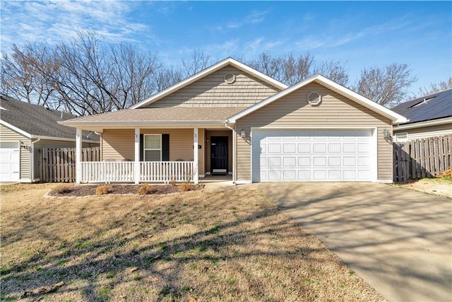 1449 S Holland Drive, Fayetteville, AR 72704