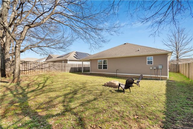 1449 S Holland Drive, Fayetteville, AR 72704