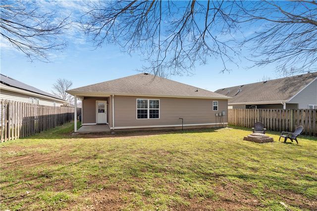 1449 S Holland Drive, Fayetteville, AR 72704