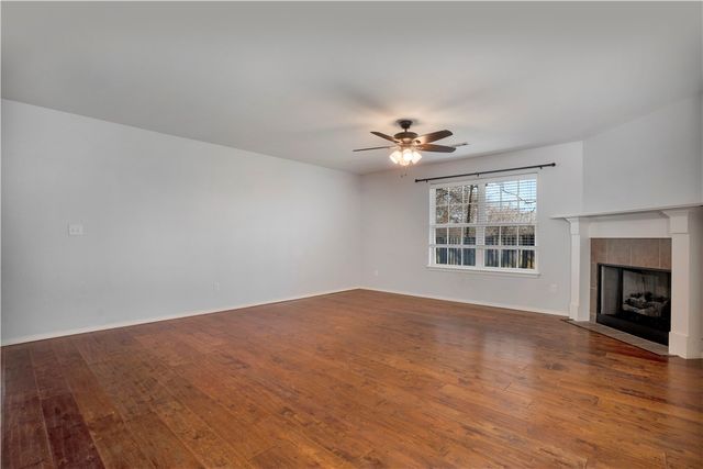 1449 S Holland Drive, Fayetteville, AR 72704