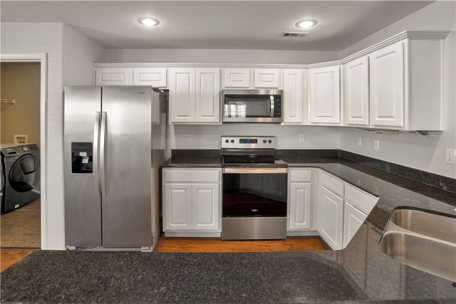 1449 S Holland Drive, Fayetteville, AR 72704