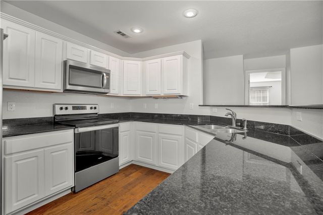 1449 S Holland Drive, Fayetteville, AR 72704