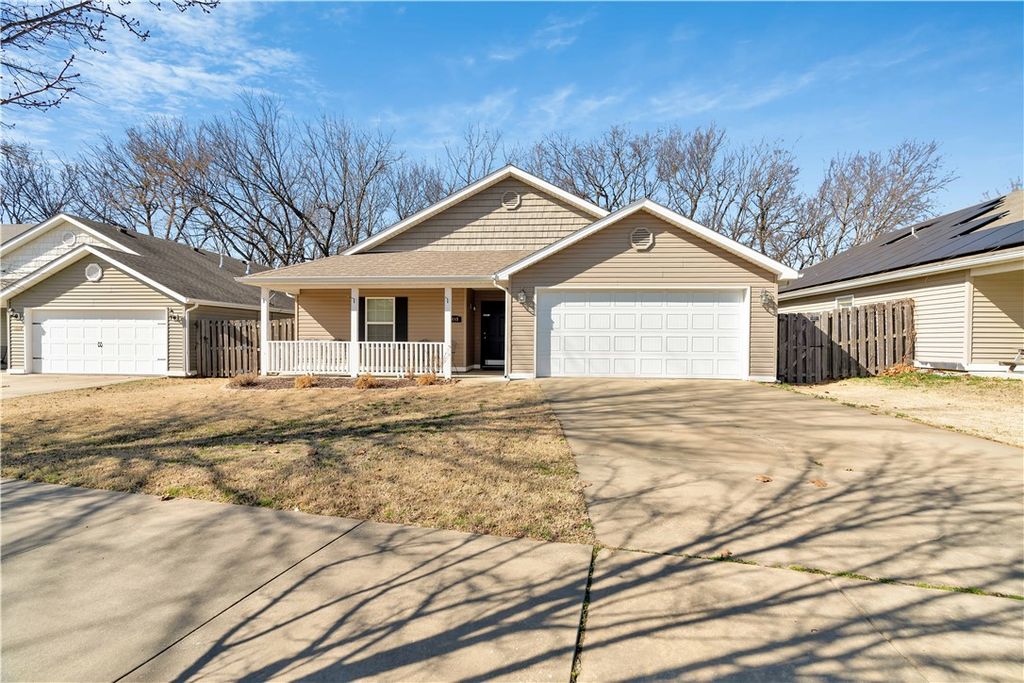 1449 S Holland Drive, Fayetteville, AR 72704